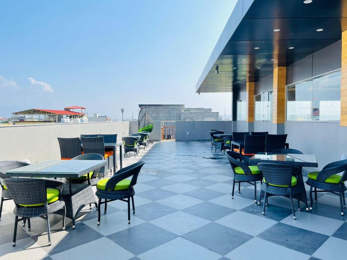 דהראדון Zip By Spree Hotels Grand Legacy Prime מראה חיצוני תמונה